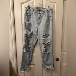 Ripped Strigid Jeans